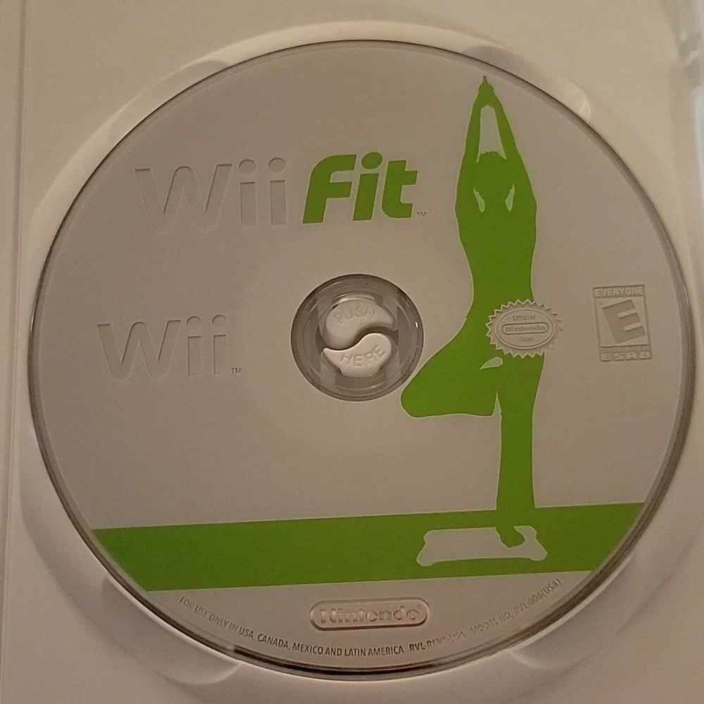 Wii Fit - Wii Game No Visable Stratches Original Case & Paper Inserts Like New